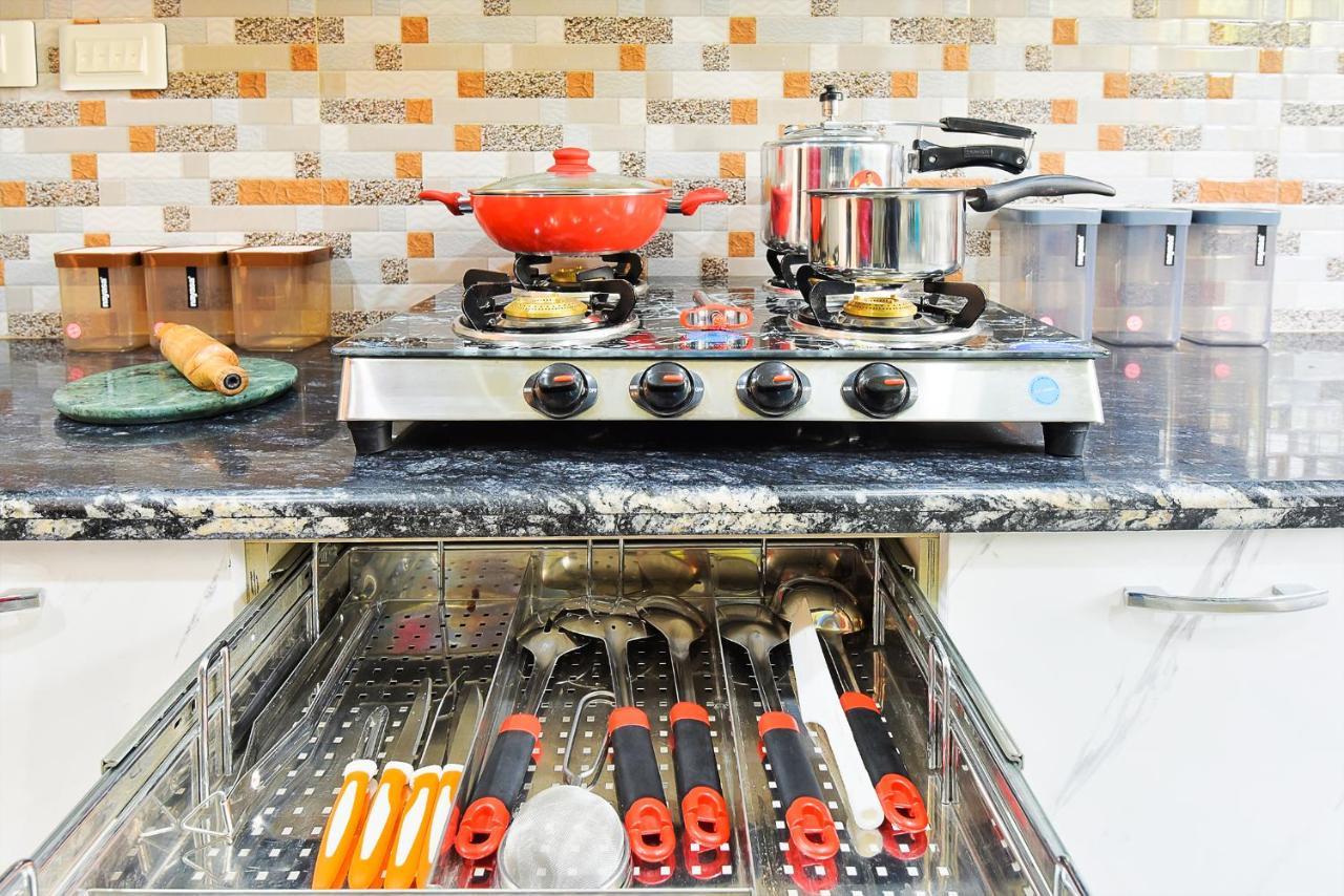 Bedchambers Medicity Serviced Apartments In Gurgaon Buitenkant foto